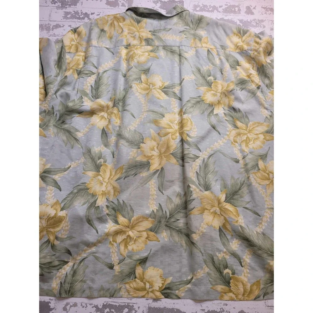 Tommy Bahama great used